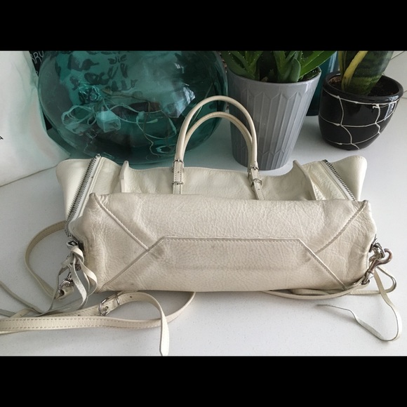 BALENCIAGA CALFSKIN MINI PAPIER A4 ZIP CROSSBODY - Picture 3 of 10